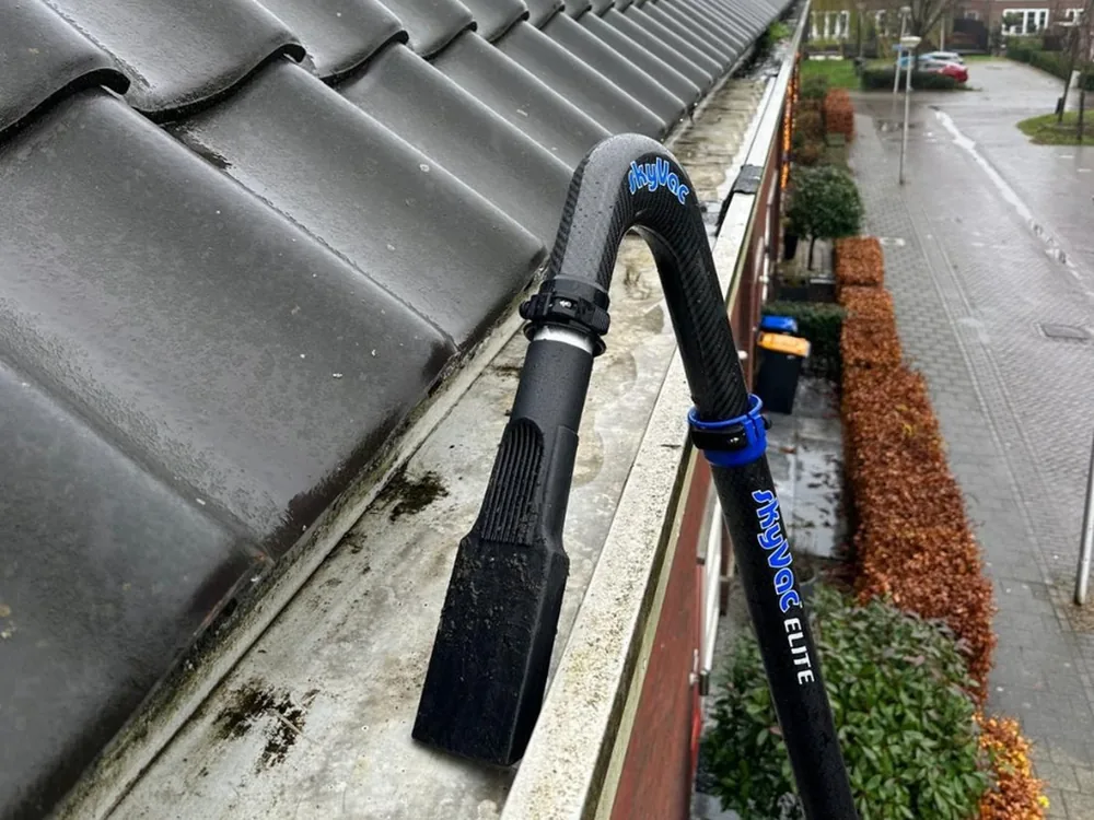 Dakgoten reinigen door VHF Cleaning in Goor en omgeving
