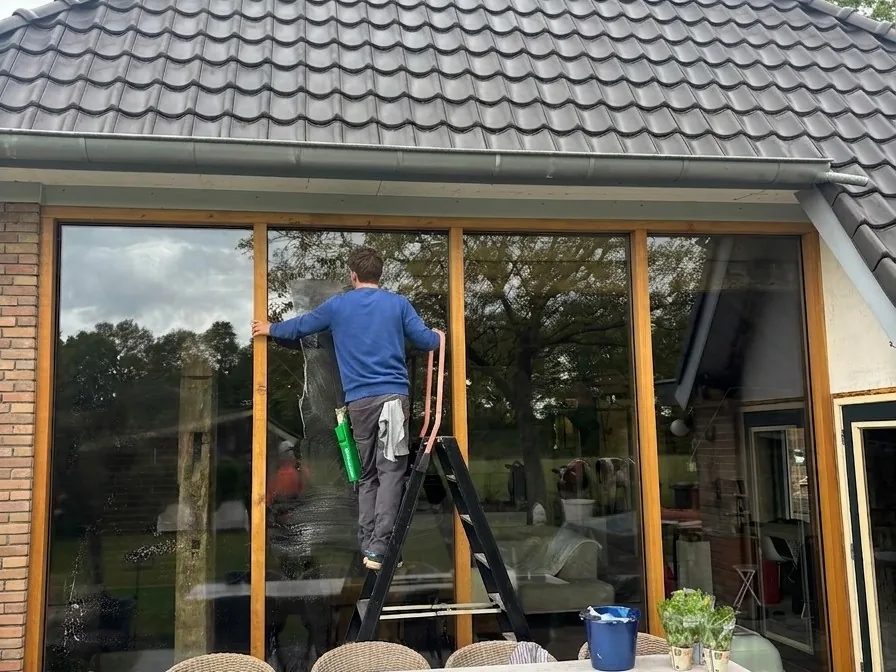 Glasbewassing door VHF Cleaning in Goor en omgeving